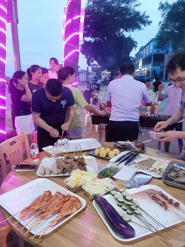 From Factory Floor to Food Stalls: How We Recharge to Build Better Bags