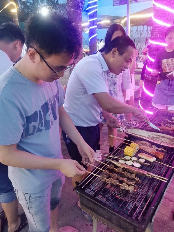 From Factory Floor to Food Stalls: How We Recharge to Build Better Bags