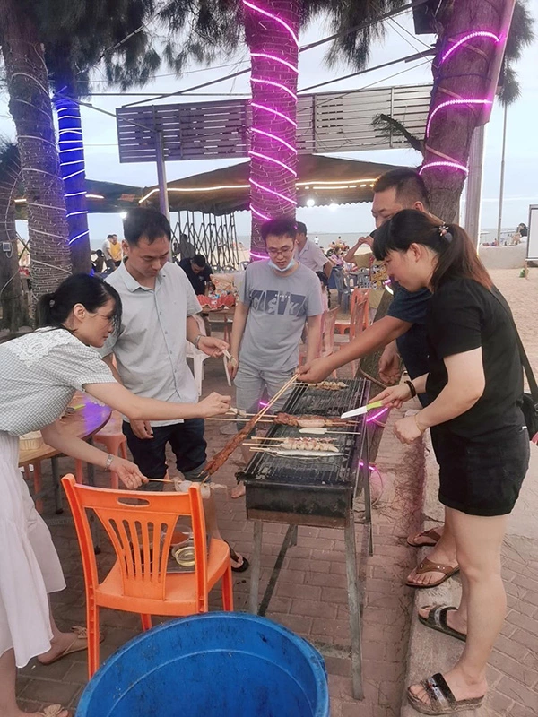 From Factory Floor to Food Stalls: How We Recharge to Build Better Bags